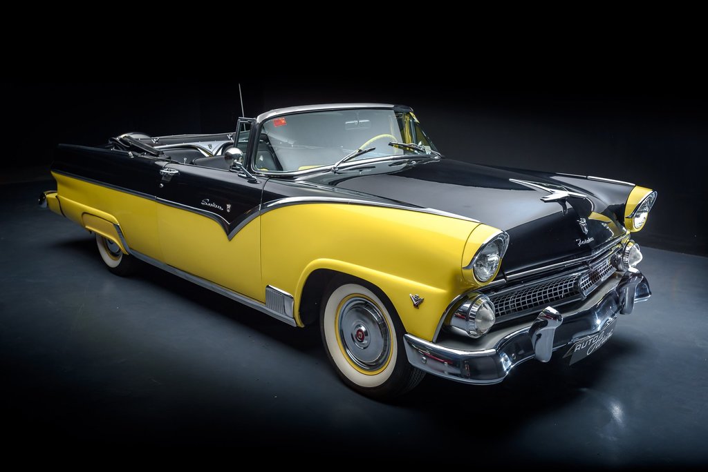 Ford Farline - Sunliner Convertible del 1955 001.jpg