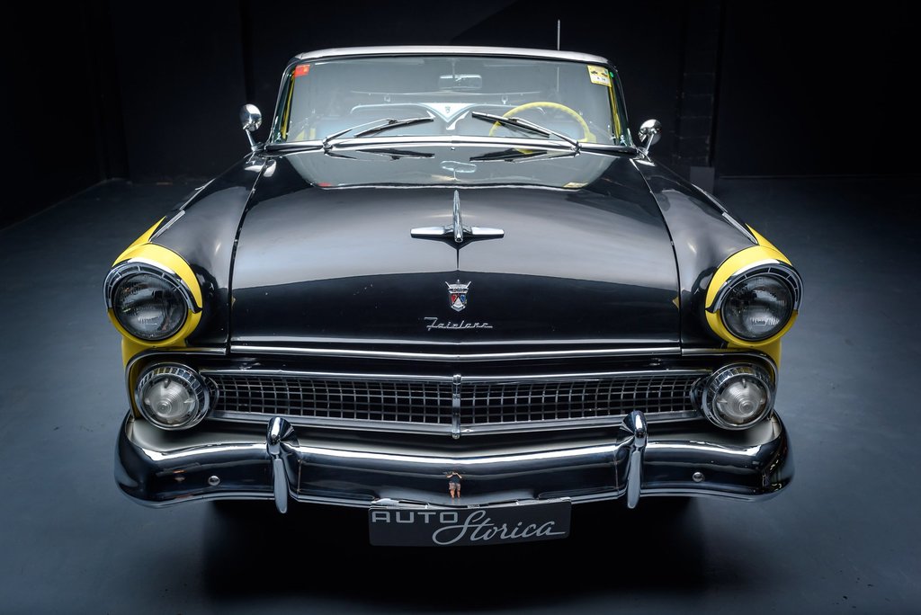 Ford Farline - Sunliner Convertible del 1955 002.jpg