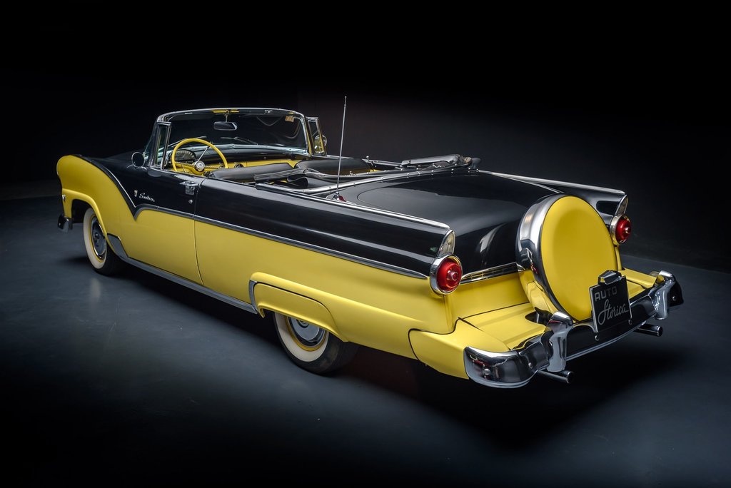 Ford Farline - Sunliner Convertible del 1955 003.jpg