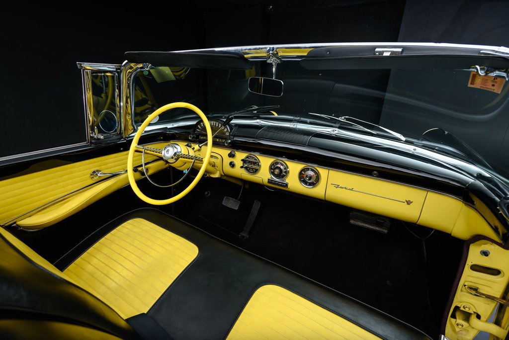 Ford Farline - Sunliner Convertible del 1955 004.jpg