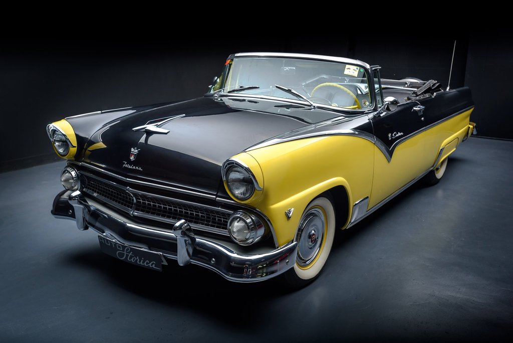Ford Farline - Sunliner Convertible del 1955 005.jpg