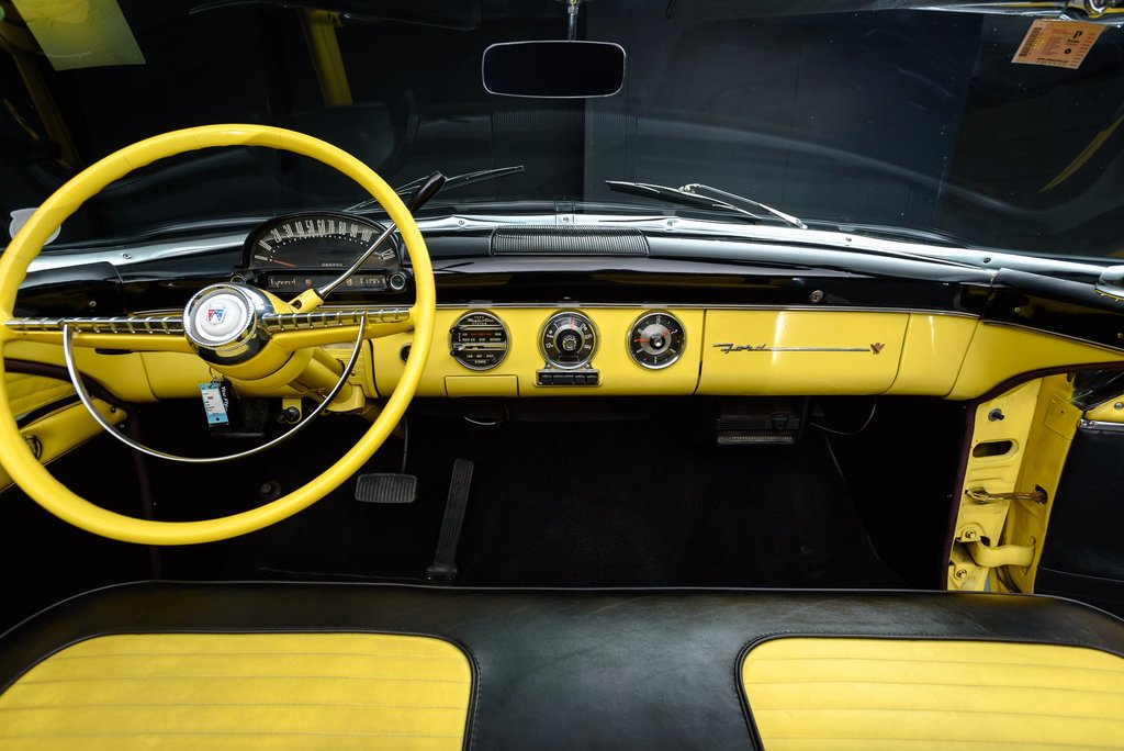 Ford Farline - Sunliner Convertible del 1955 008.jpg