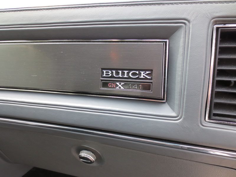 87buick90222-06-lightbox.jpg