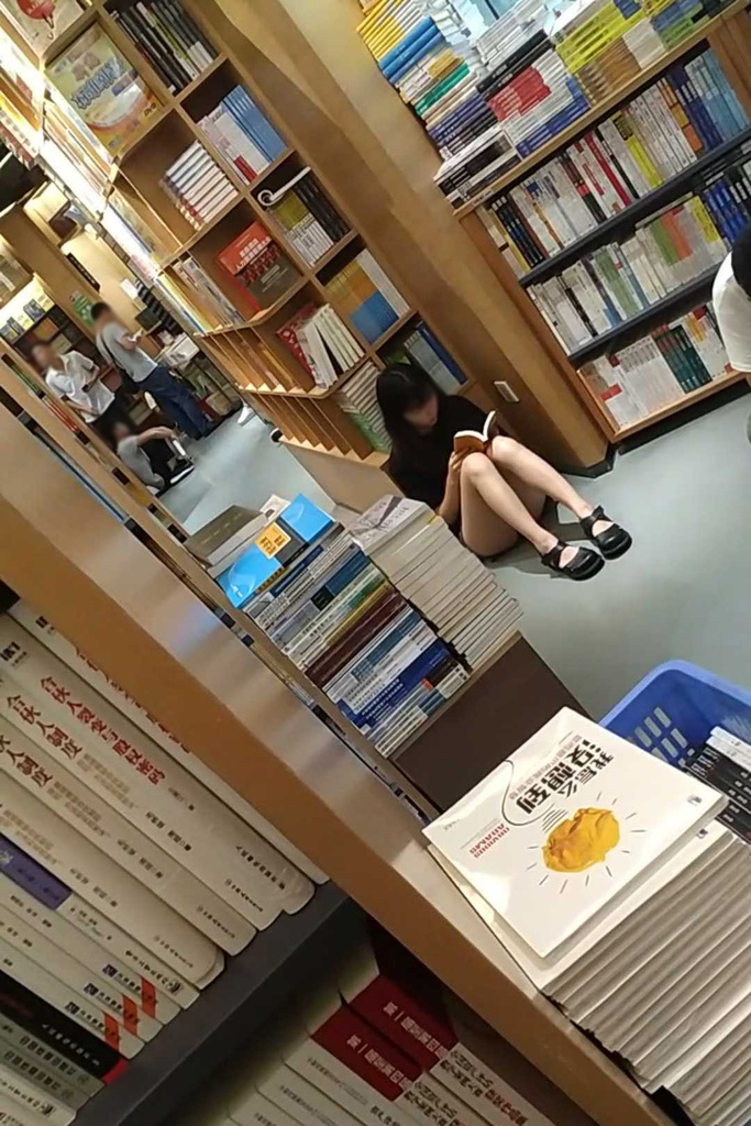 book002.jpg