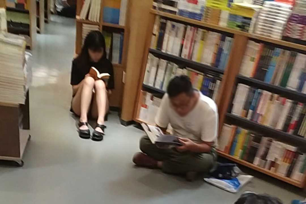 book003.jpg