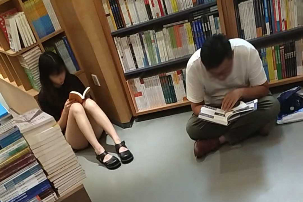 book005.jpg