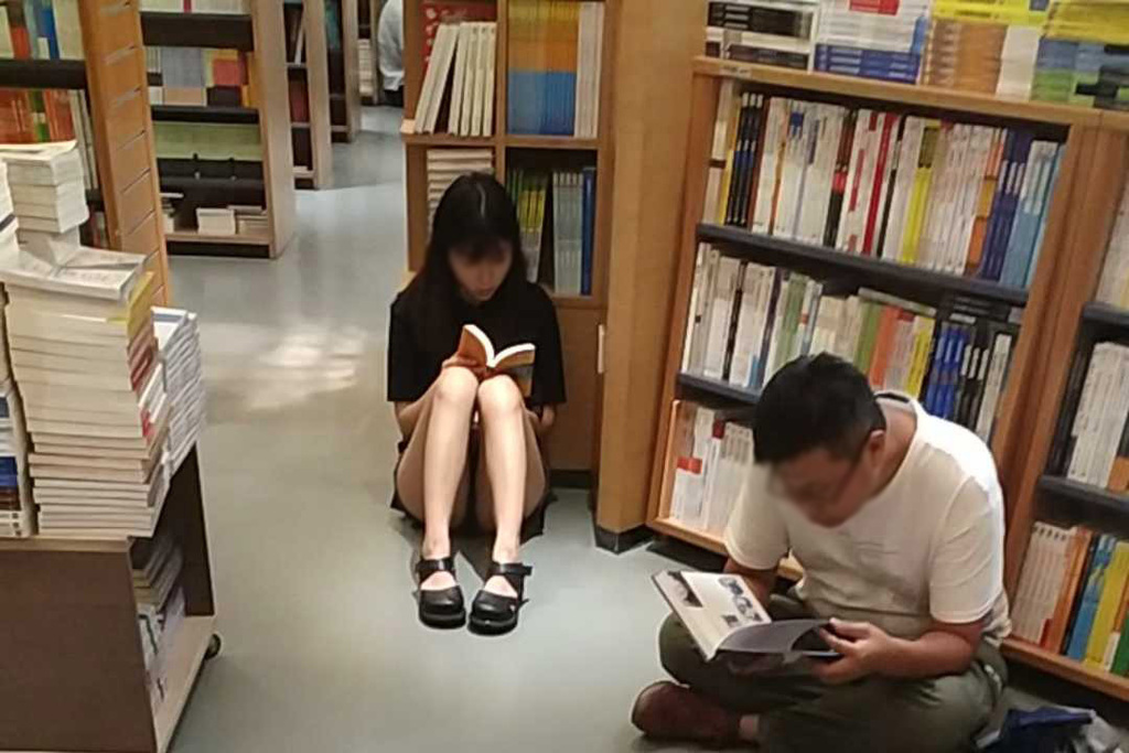 book004.jpg