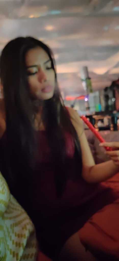 當時食shisha佢叫我幫佢影