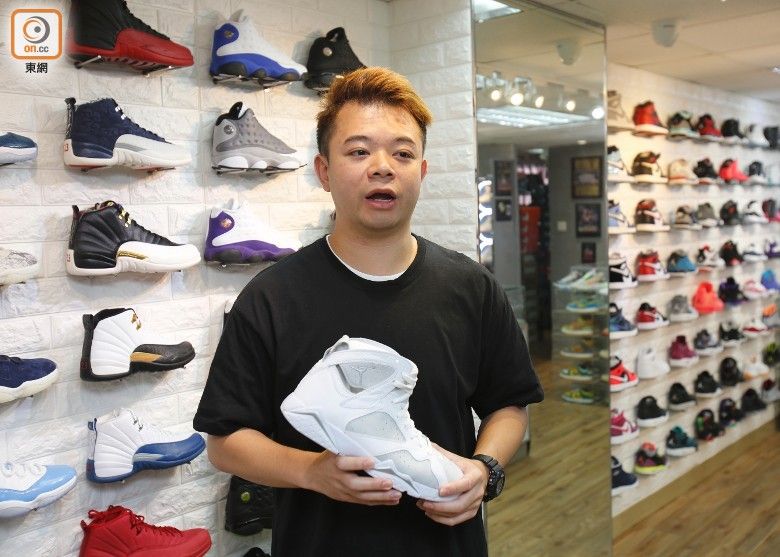 波鞋達人Wayne指，解鬆鞋帶着鞋雖麻煩，但是最正確方法。.jpg