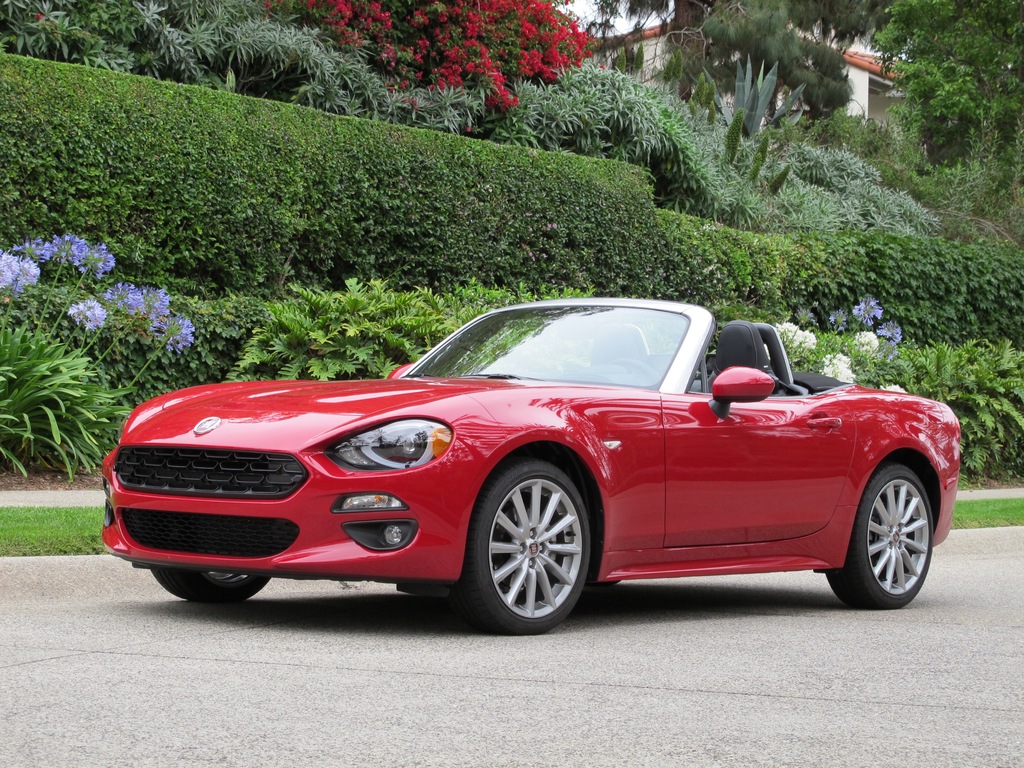 2017-fiat-124-spyder_100555739_h.jpg