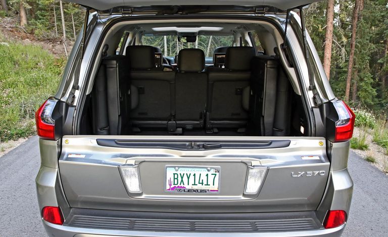 2018-lexus-lx570-173-1526419507.jpg