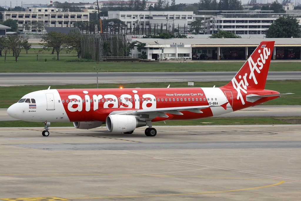 Airbus_A320-214,_Thai_AirAsia_AN2199971.jpg