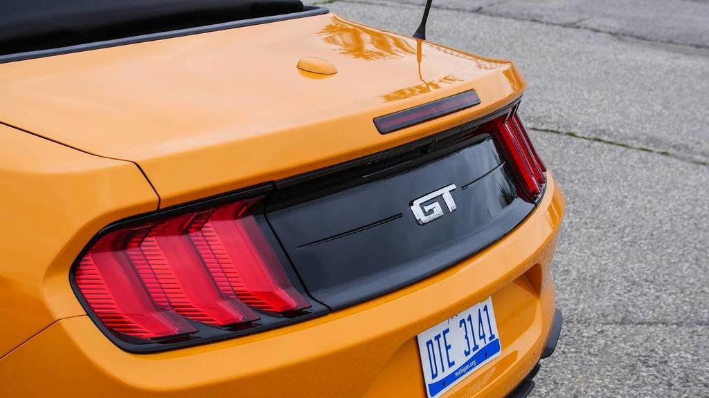 chevy-camaro-ss-vs-ford-mustang-gt-top-down-tussle.jpg