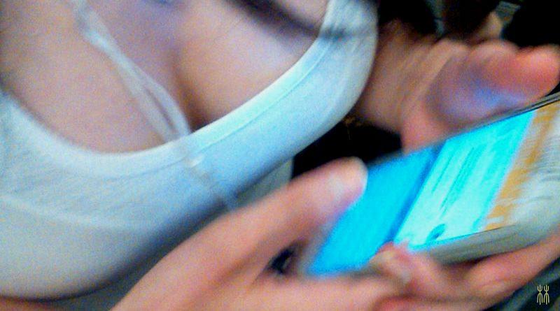 Texting-a-friend-preview-800x445.jpg