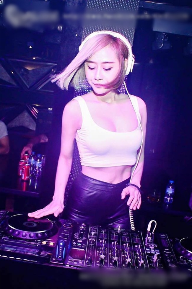 3-co-vo-ban-gai-lam-dj-cua-sao-nam-viet-khien-khan-gia-tang-huyet-ap_11.jpg