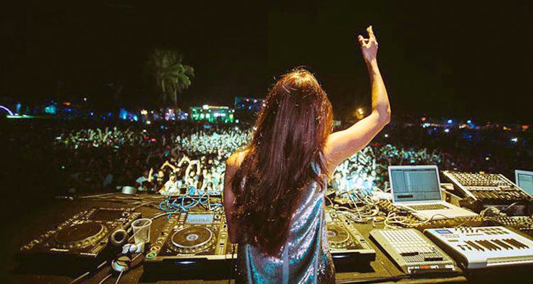 Women_dj_pearl.jpg