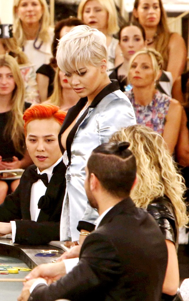 rita-ora-nipple-slip-at-chanel-fashion-show-08.jpg