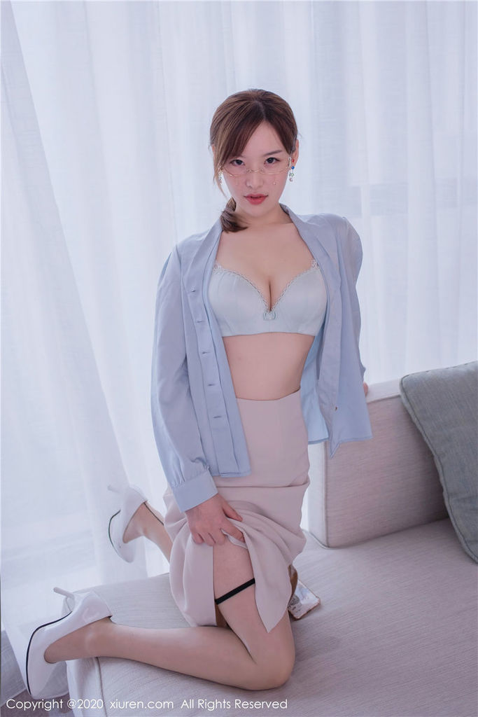 13541528t9i8lm858tm53t.jpg