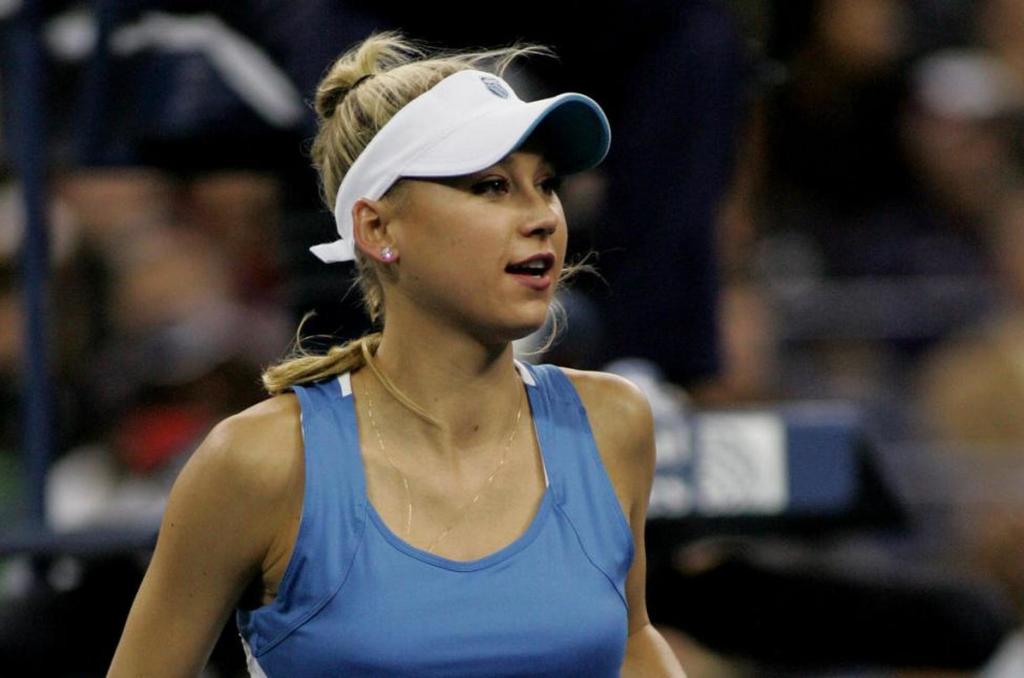 anna-kournikova-posts-instagram-message-with-her-children.jpg