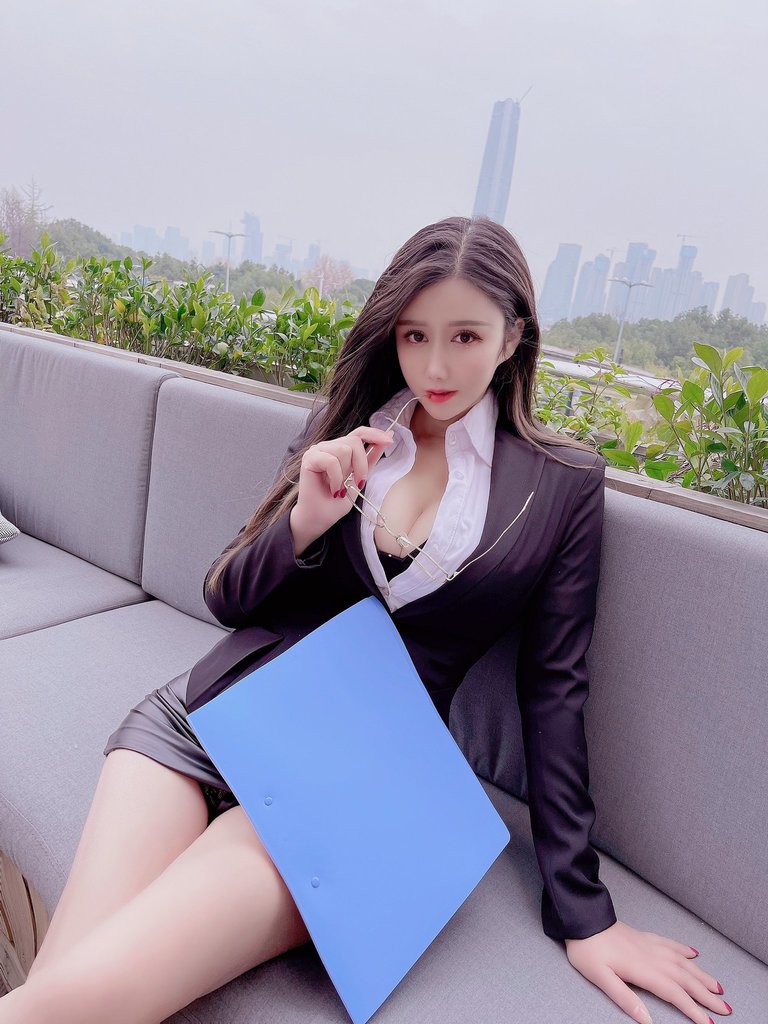 巨乳女教師 (2).jpg