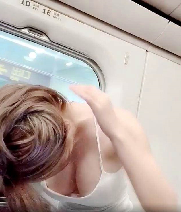 搭高鐵驚見白嫩G級兇器4.jpeg