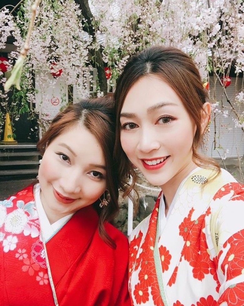 黃嘉雯（右）與家姐。.jpg