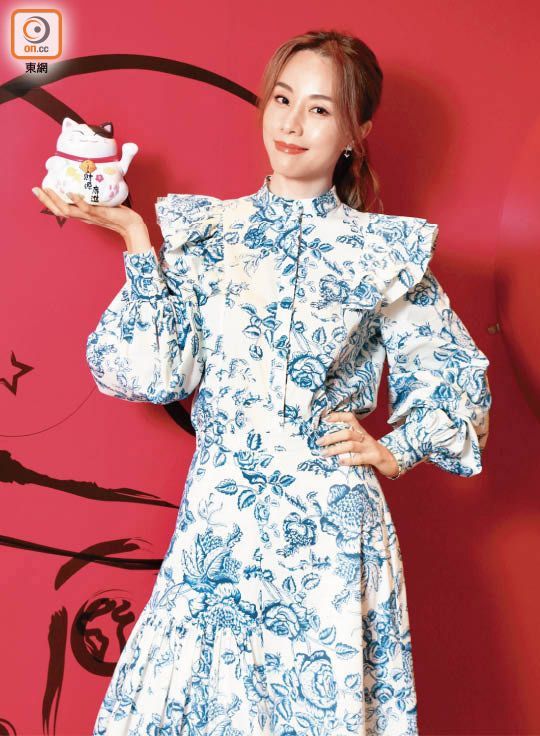 Stephy等到頸長才能與王子見面，可惜又再分開。.jpg