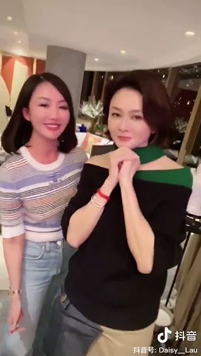 ▲關之琳（右）在新影片中面容怪異。b.jpg