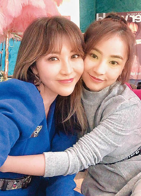 胡曦文視谷婭溦如妹妹，幫她扮靚似是「天職」。.jpg