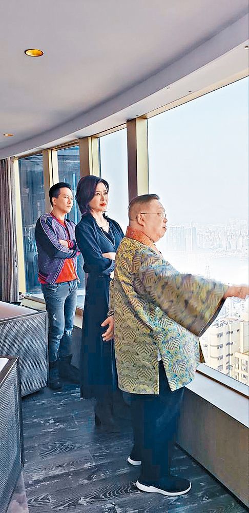 關之琳在節目內公開名貴高跟鞋收藏。.jpg