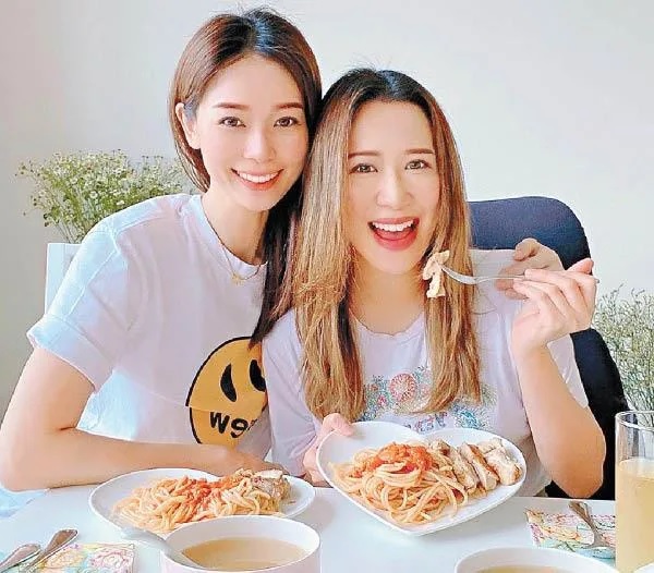 楊秀惠（左）與岑杏賢食完午餐又食Tea，胃口超好！.jpg