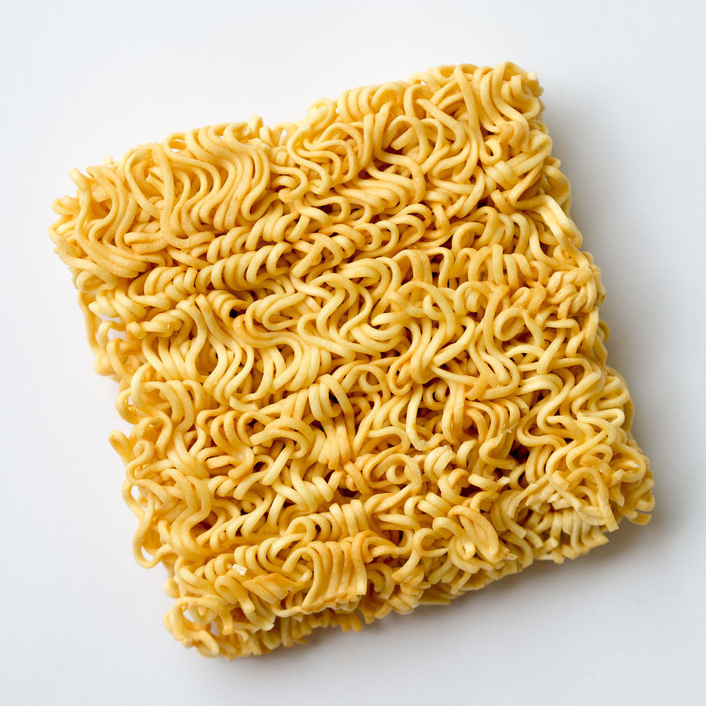 1200px-Mama_instant_noodle_block.jpg