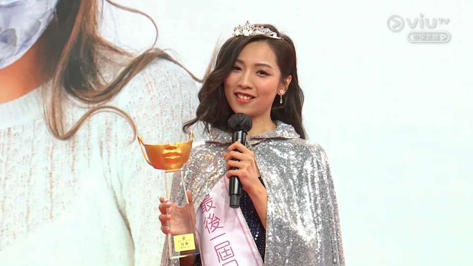 2 冠軍浩南－鄭伊琪（《最後一屆口罩小姐選舉》截圖）.jpg