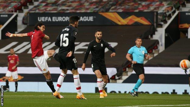 _118074004_cavani_goal_getty.jpg