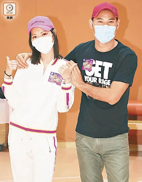 馮盈盈與黃智賢於《大綜藝》向經典電視劇及主題曲致敬。.jpg