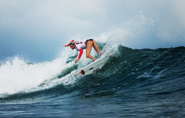 laura-enever-surfing-sport.jpg