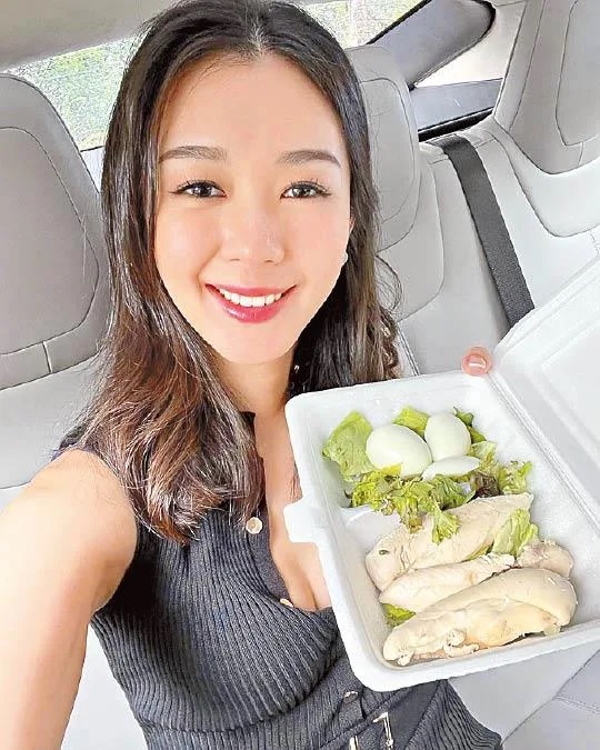 麥明詩食雞慶祝再做業主？.jpg