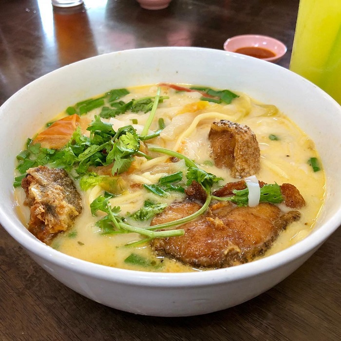 满记鱼头米海鲜粉Moon-Kee-Fish-Head-and-Seafood-Noodles1 700.jpg