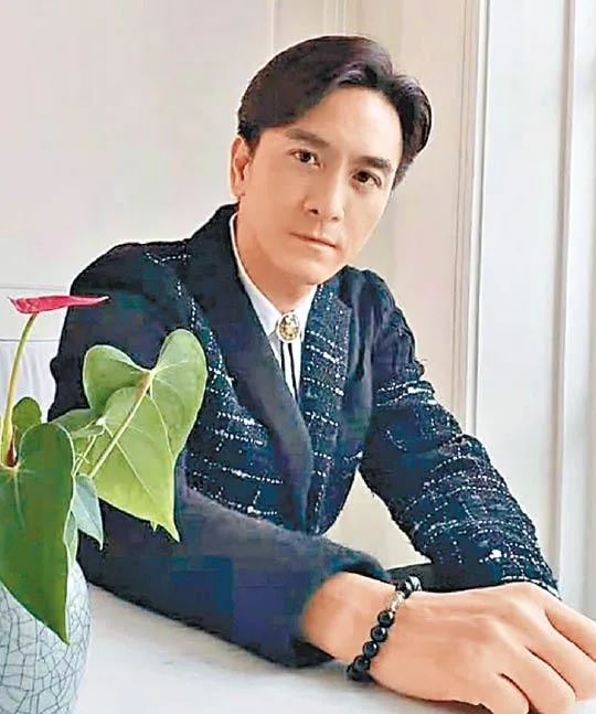 正於內地商演的馬國明，暫時未知歸期，宣傳新劇的任務，只好交給湯洛雯幫一把。.jpg.jpg