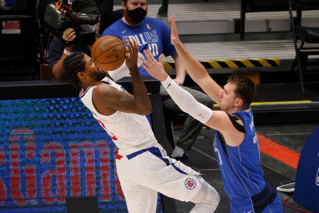 Clippers_Mavericks_Basketball_99480.jpg