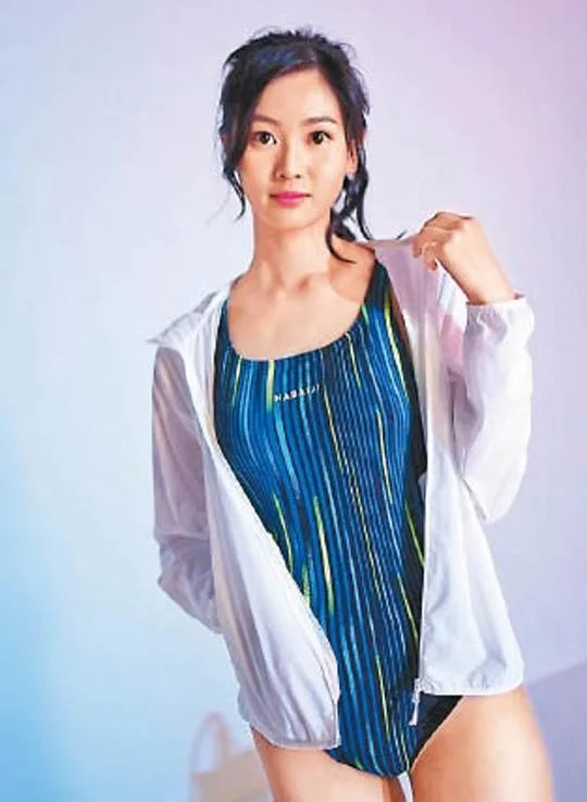 郭柏妍參加《明星運動會》的游泳比賽。.jpg
