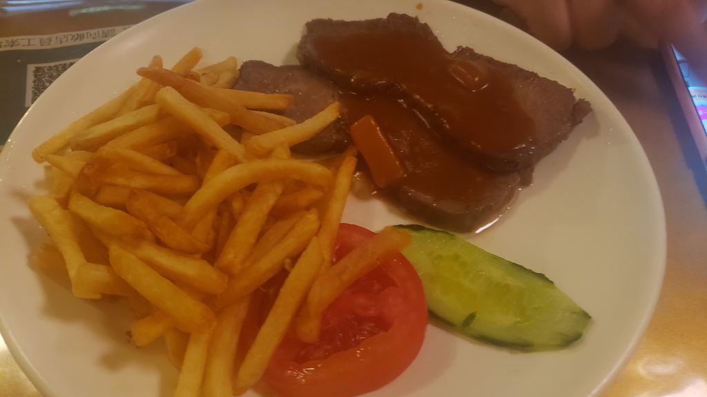 燒牛肉薯條.jpg