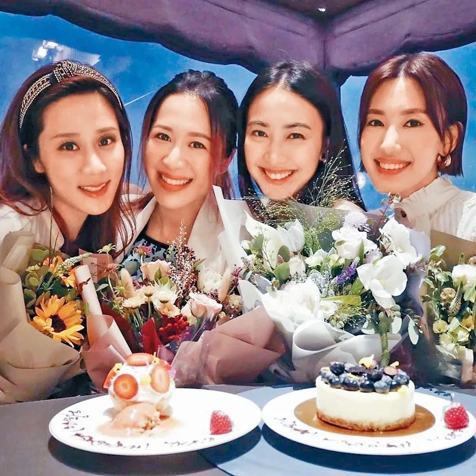 （左起）張嘉兒、岑杏賢、朱千雪及蔣家旻四姊妹歡聚。.jpg