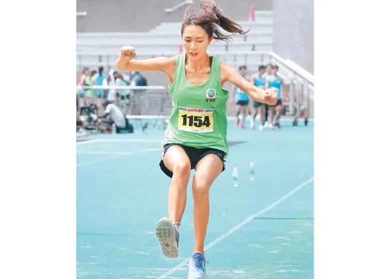 1 作為港姐冠軍，除了美貌與智慧，黃嘉雯還多添一項好身手。.jpg