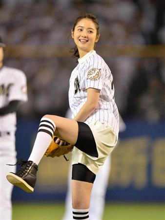 佐々木希　始球式2.jpg