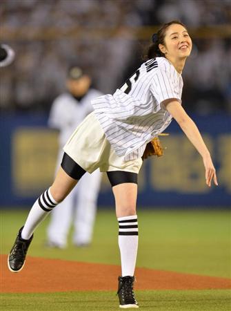 佐々木希　始球式3.jpg