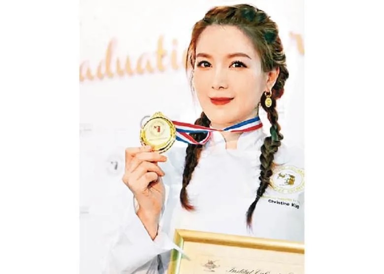 苟芸慧畢業騷金牌。.jpg
