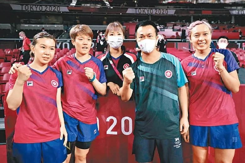 現任港女隊教練的李靜（右二）大爆金句。.jpg