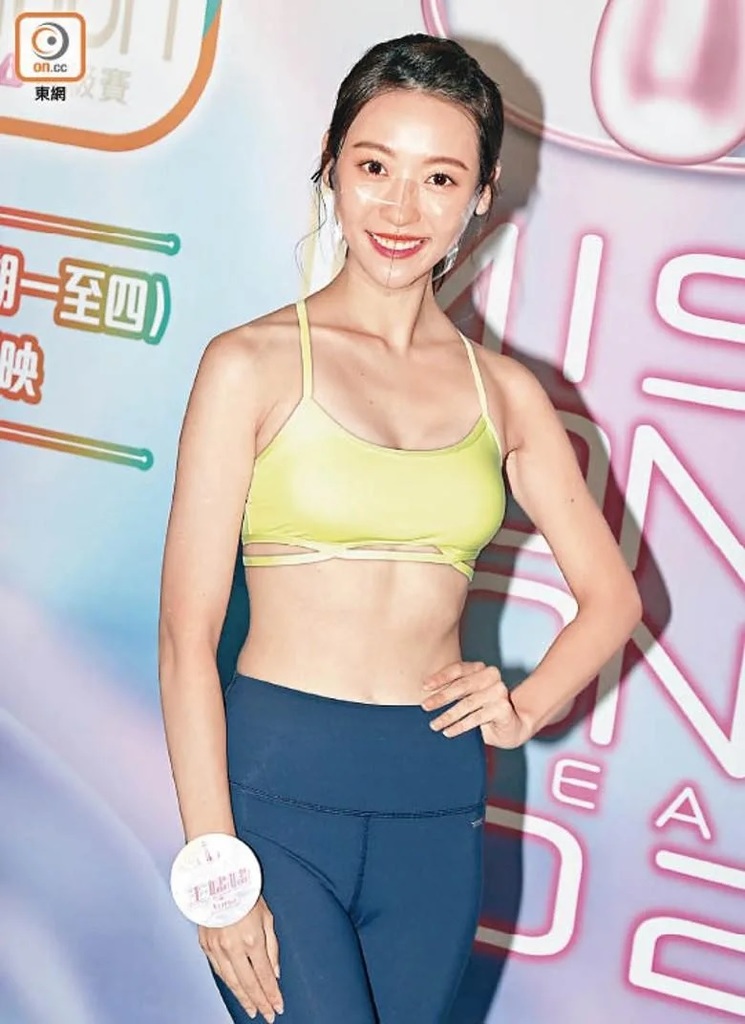 3 王嫿嫿瘦到現胸骨。.jpg