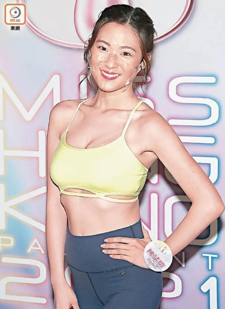 4 陳懿德穿Bra Top，身材更顯「凸」出。.jpg